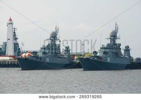 Kronstadtt, Russia - September 04, 2018: Two Small Anti-submarine Ships In The Kronstadt Harbor
