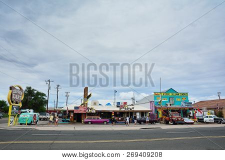Seligman, Az, Usa - July 24, 2017: 1953 Chrysler Police Car In Front Of Historic Seligman Sundries C