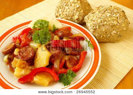 Piatto dolce acidulo kielbasa