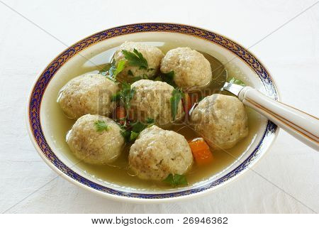 Matzo (Matzah) bolde suppe