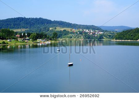 Jezero (Solina v Bieszczady, Polsko)