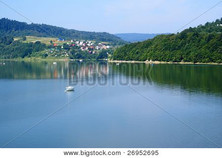 Jezero (Solina v Bieszczady, Polsko)