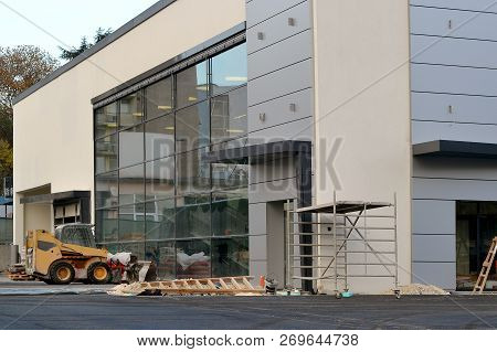 Varna, Bulgaria, Nowember 2018. Facade Of Modern Shopping Center With A Large Window At The Final St