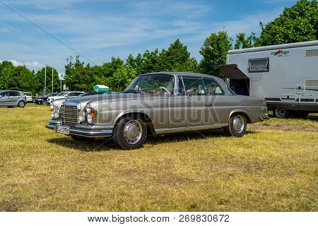 Paaren Im Glien, Germany - May 19, 2018: Full-size Luxury Car Mercedes-benz 300 Se Coupe (w112). Exh