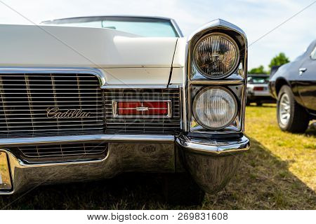Paaren Im Glien, Germany - May 19, 2018: Headlamp Of A Full-size Luxury Car Cadillac De Ville Conver
