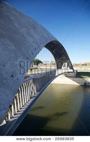 Lato della moderna passerella