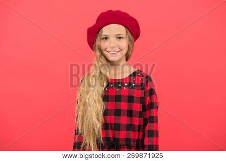 French Style Beret Hat. Beret Style Inspiration. How Wear Beret Like Fashion Girl. Kid Little Girl W