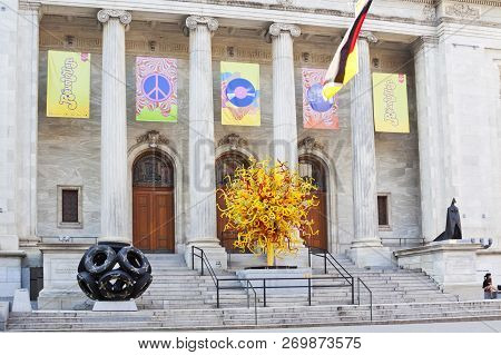 Montreal, Quebec, August 21, 2017 - Horizontal Close Up Of The Entrance To The Museum Of Fine Arts I