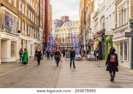 London. November 2018. A View Of South Molton Street In Mayfair In London