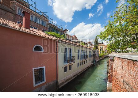 Nice View To Small Canal (rio De La Fornace)  In Venice