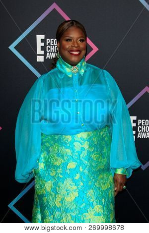 LOS ANGELES - NOV 11:  Retta at the People's Choice Awards 2018 at the Barker Hanger on November 11, 2018 in Santa Monica, CA