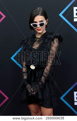 LOS ANGELES - NOV 11:  Manu Gavassi at the People's Choice Awards 2018 at the Barker Hanger on November 11, 2018 in Santa Monica, CA