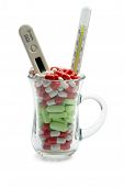 Capsule di vitamina e termometri