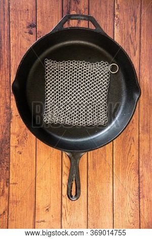 Small Ring Chainmail Scrubber - For Cast Iron, Stainless Steel, Hard Anodized Cookware And Other Pot