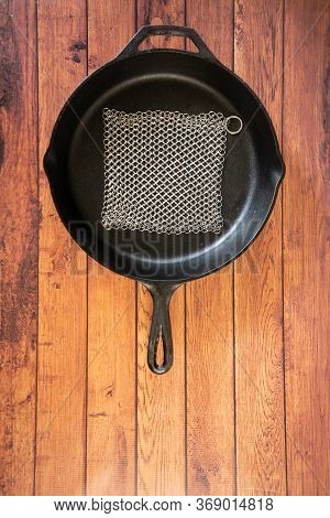 Small Ring Chainmail Scrubber - For Cast Iron, Stainless Steel, Hard Anodized Cookware And Other Pot