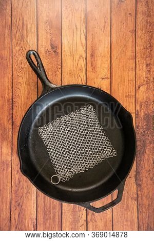Small Ring Chainmail Scrubber - For Cast Iron, Stainless Steel, Hard Anodized Cookware And Other Pot