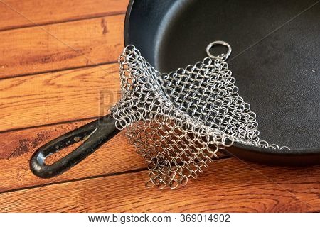 Small Ring Chainmail Scrubber - For Cast Iron, Stainless Steel, Hard Anodized Cookware And Other Pot