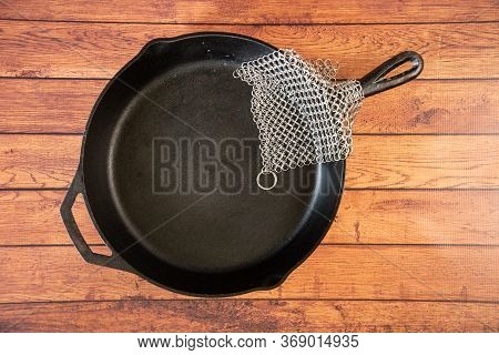 Small Ring Chainmail Scrubber - For Cast Iron, Stainless Steel, Hard Anodized Cookware And Other Pot