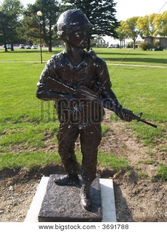 Veterans Memorial statua Ii