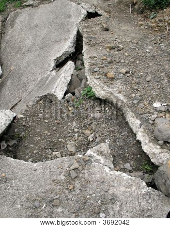 Strada distrutta