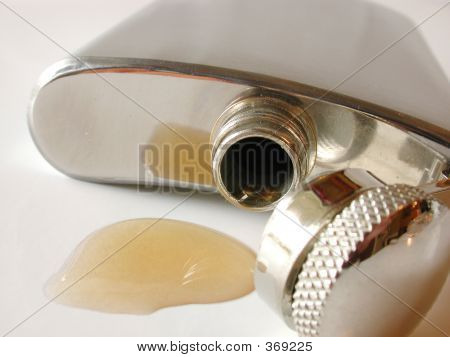 Whiskey Flask 3302