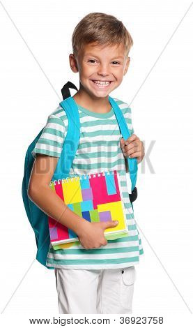 Menino com livros de exercícios