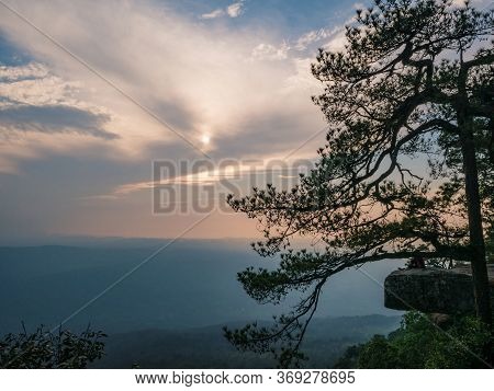 Beautiful Sunset Of Lomsak Cliff On Phu Kradueng Mountain National Park In Loei City Thailand.phu Kr