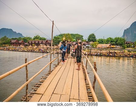 Vangvieng/lao-4 Dec 2017:unacquainted People On The Wooden Bridge With Beautiful View Of Nam Song Ri