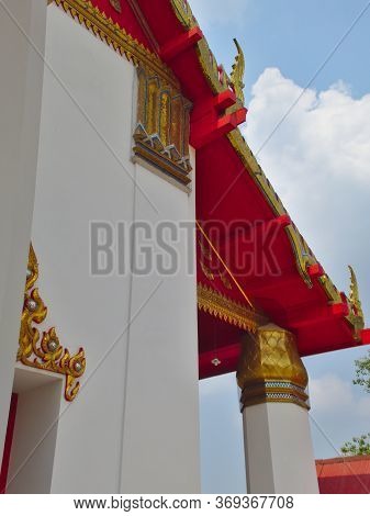 Wihan Phra Mongkhon Bophit In Ayutthaya That Has Been Well Restored Inside There Is A Statue Of A La