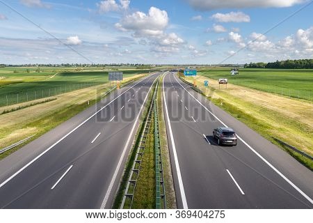 Kopytkowo,pomorskie/polska – Czerwiec, 2, 2020:view Of The Highway From The Bridge. A Fast Road In C