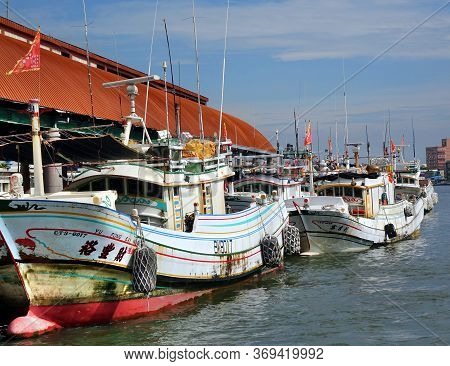 Kaohsiung, Taiwan -- June 27, 2019: Traditional Chinese Fishing Boats Are Anchored At The Gushan Fer