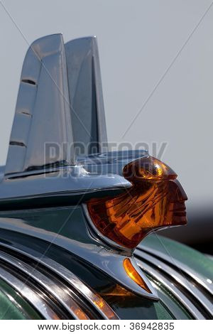 Hood Ornament af 1953 Pontiac
