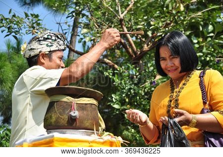 Bogor, Indonesia - September 11, 2011: Hindus People Conducting A Hindus Religious Ceremony At Parah