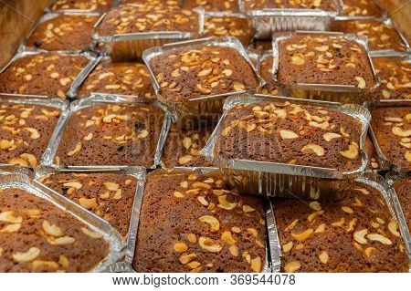 Kolkata, West Bengal, India - 29th Dcemeber 2019 : Plain Plum Cakes Are Being Sold At Nahoum And Son
