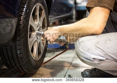Professional Car Servis Man Changing The Wheel Of Car In Car Service Center
