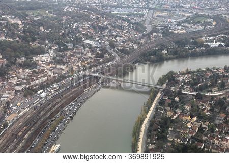 Villeneuve-saint-georges (left), Seine River And Villeneuve-le-roi (right) - Aerial View Of France.