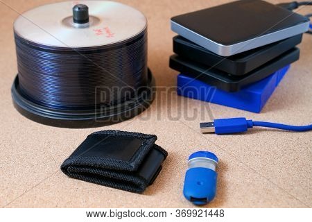 Digital Data Backup Devices: External Usb Hard Drives, Memory Stick, Memory Card Wallet And Cds On C