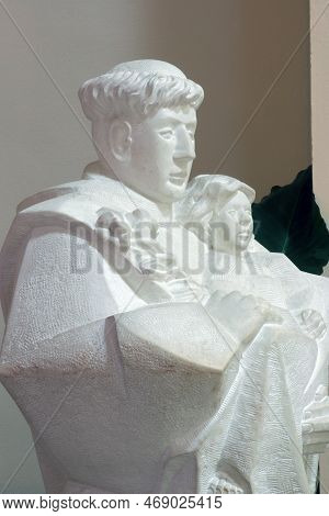 Sesvetska Sela, Croatia - June 15, 2012: Saint Anthony With The Child Jesus, Statue In The Parish Ch