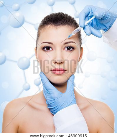 Injectie van Botox In mooie vrouw gezicht