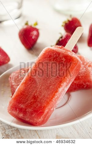 Popsicle froid bio fraises congelées