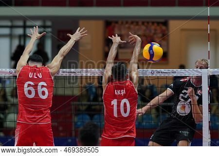 Istanbul, Turkiye - August 10, 2022: Dogukan Ulu And Arslan Eksi In Action During Turkiye Mens Vs De
