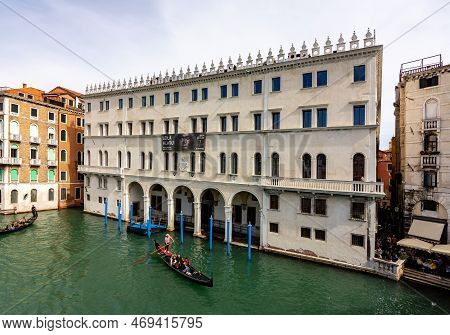 Venice, Italy - October 2022: Fondaco Dei Tedeschi Palace On Grand Canal