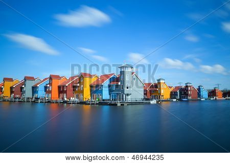 Barevné budovy v Reitdiephaven, Groningen