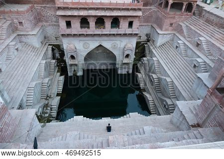 Toorji's Step Well, Toorji Ki Jhalara, Toorj Ki Jhalra, Was Built In 1740s.hand Carved Step Well Bul