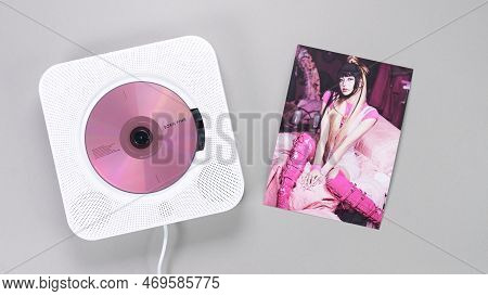 Blackpink Born Pink 2Nd Album Collectible Photo Card With Lisa On Grey. Pink Music Cd In Player. Sou