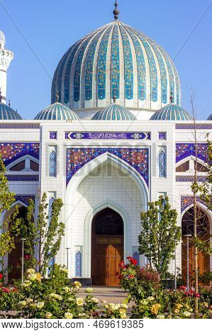 Dushanbe, Tajikistan - August 11, 2022: White Building Of Central Cathedral Mosque Of Dushanbe With 
