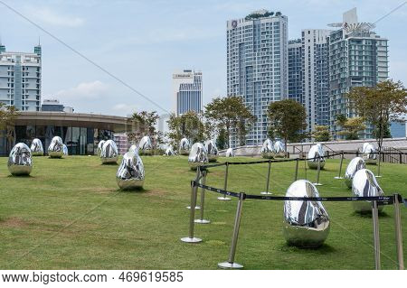 Kuala Lumpur,malaysia - October 20,2022 : Mitsui Shopping Park At The Lalaport Bukit Bintang City Ce