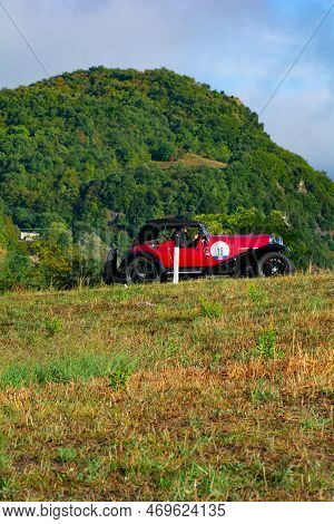 Om 665 S3 Sport 1925 In Coppa Nuvolari Old Racing Car With Classic Car
