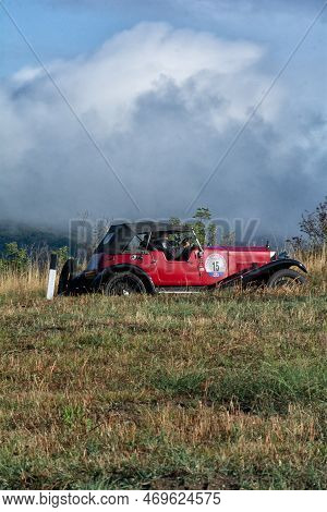 Om 665 S3 Sport 1925 In Coppa Nuvolari Old Racing Car With Classic Car
