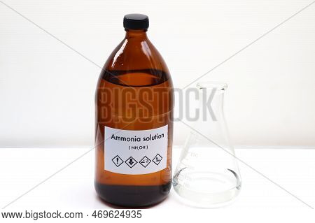Ammonia Solution In Bottle , Chemical In The Laboratory And Industry, Chemical Used In The Analysis